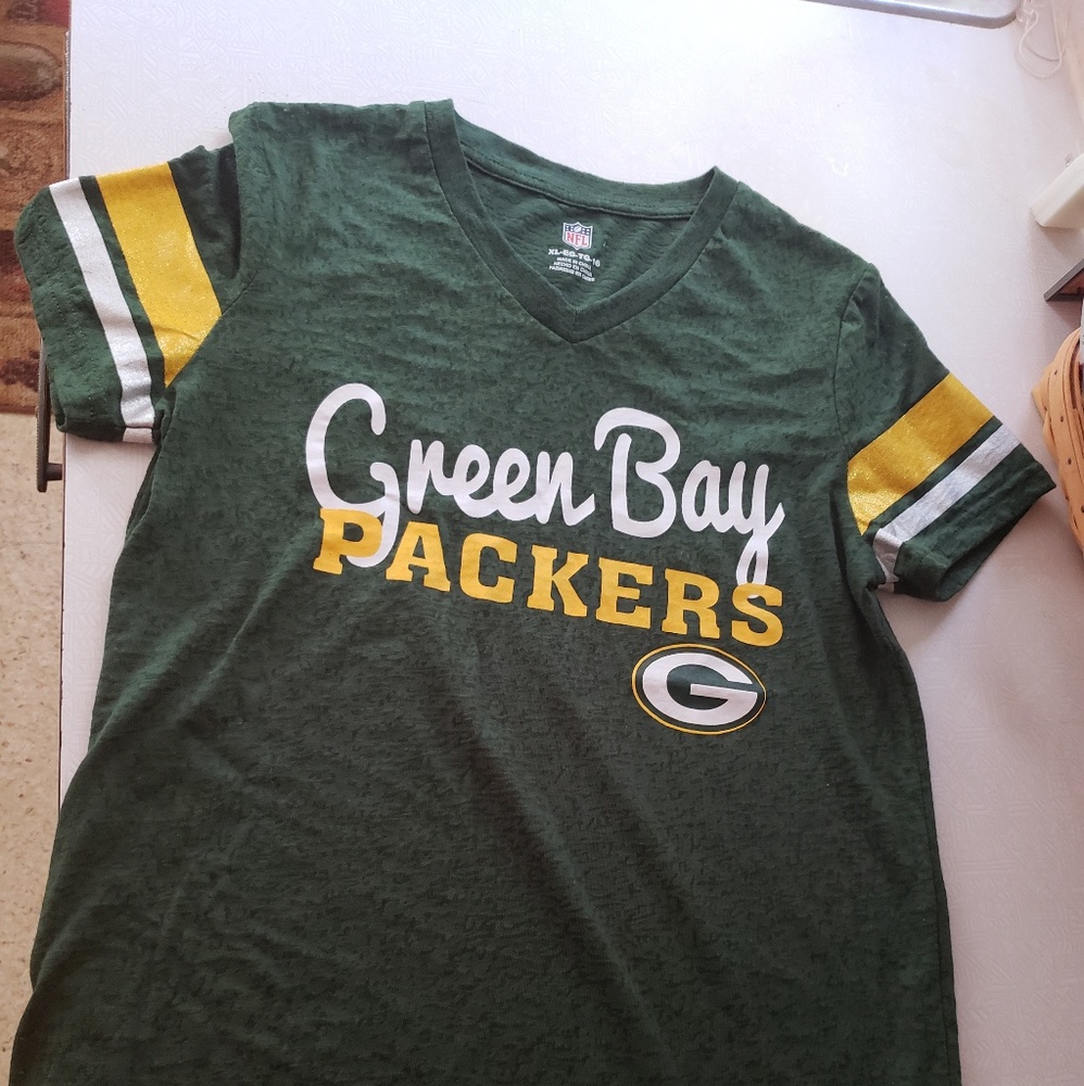 NFL green bay packer tshirt. Girls size xl fits li